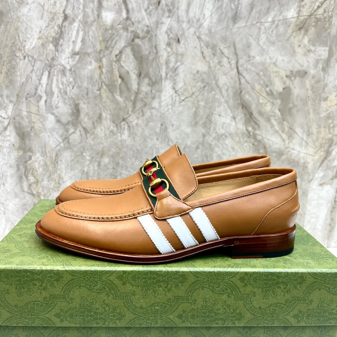 Original leather outsole P900 Brand: Co-branded Adidas｜GUCCI (Gucci) Standard code: Men's size 38–44 (45/46 can be customized) Grade: Same style as the official website Original quality Material: Original cowhide Leather lining Original leather outsole Style category: Men's fashionable casual leather shoes Distinguished big-name luxury elements top luxury Color: Actual picture
